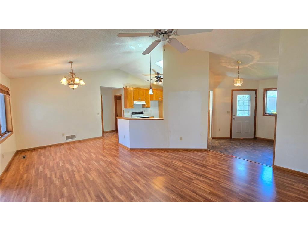 9136 Windsor Terrace Brooklyn Park MN 55443 6753170 image9