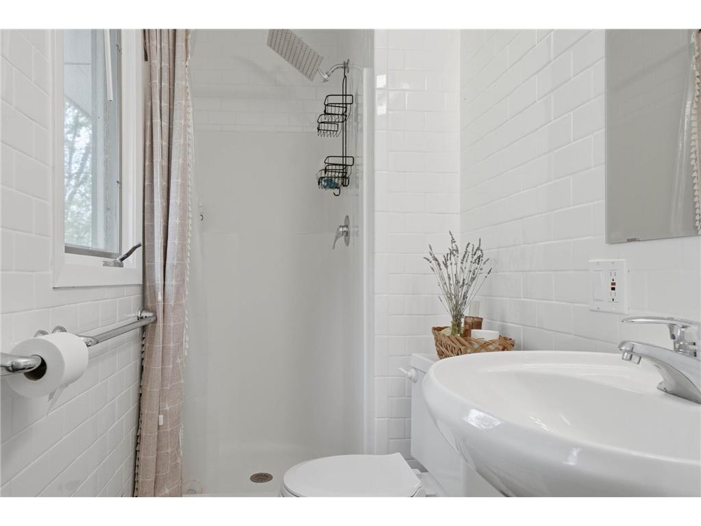 9137 Forest Hills Circle Bloomington MN 55437 7078487 image38