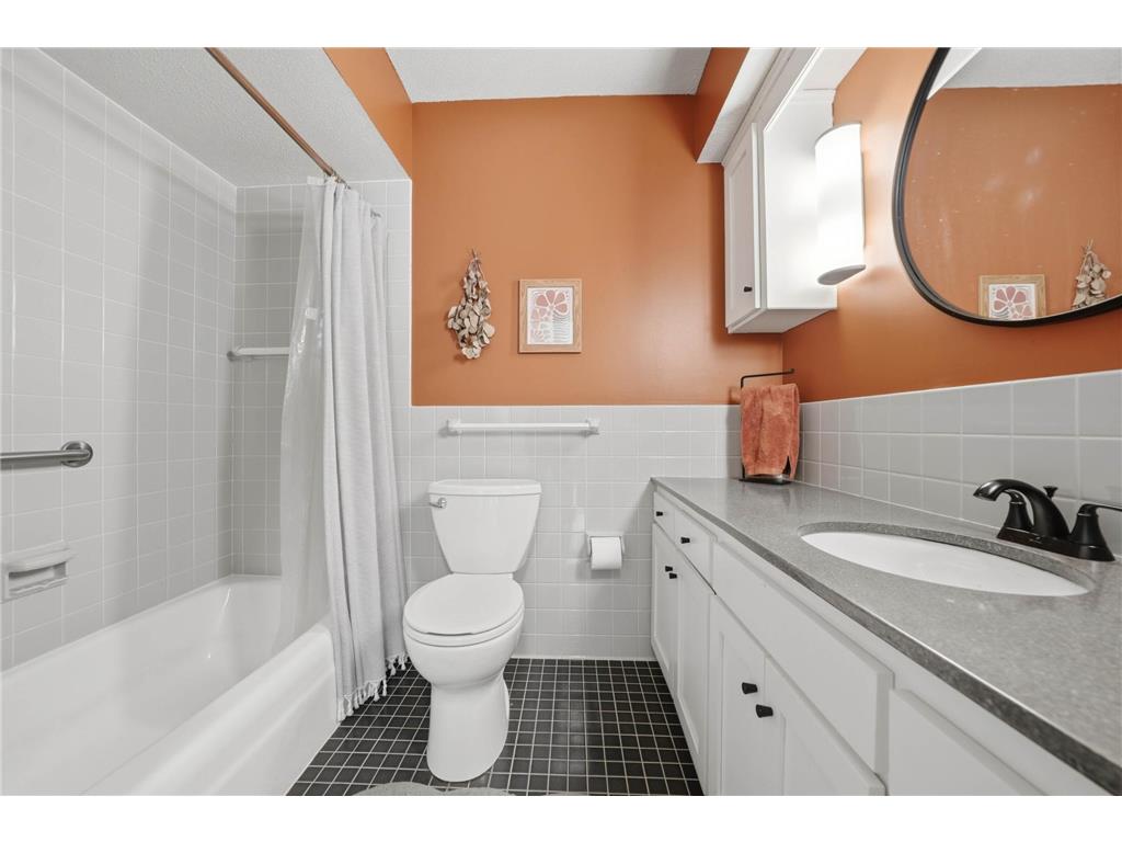 9137 Forest Hills Circle Bloomington MN 55437 7078487 image43
