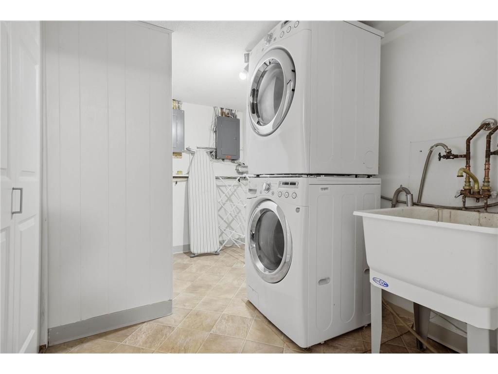 9137 Forest Hills Circle Bloomington MN 55437 7078487 image64