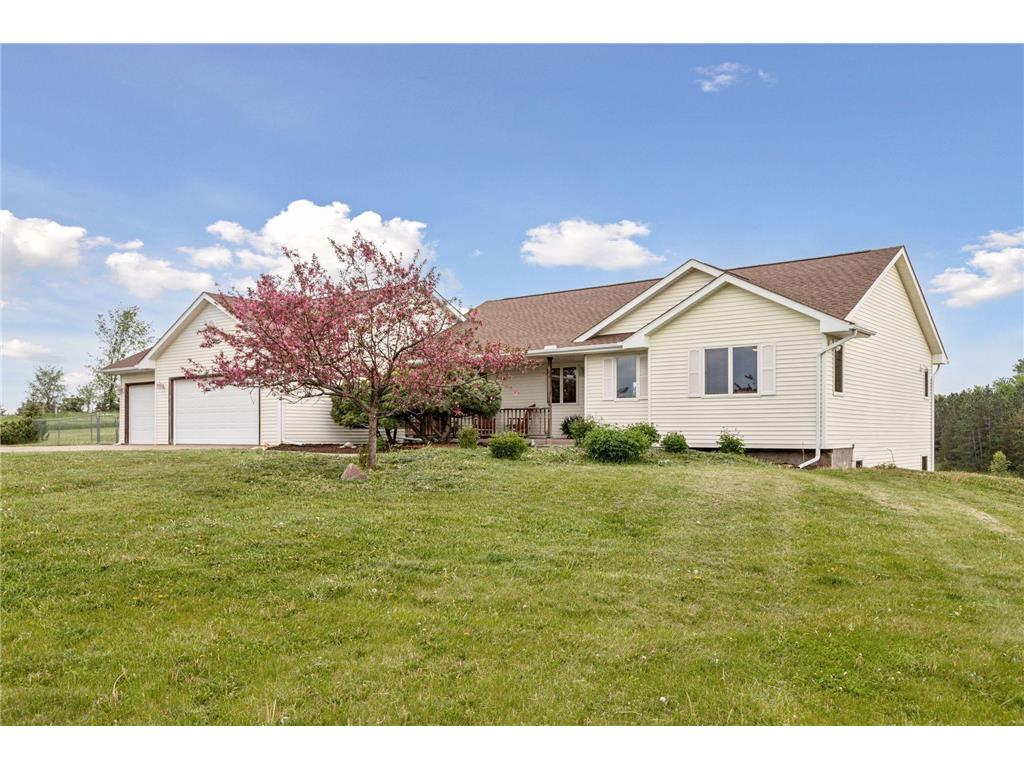 914 Benjamin Lane, Hudson, WI, 54016 MLS 6565414 Edina Realty