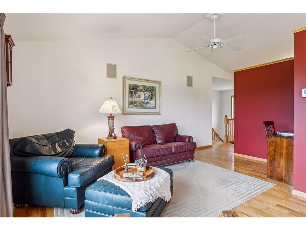 914 Benjamin Lane, Hudson, WI, 54016 MLS 6565414 Edina Realty