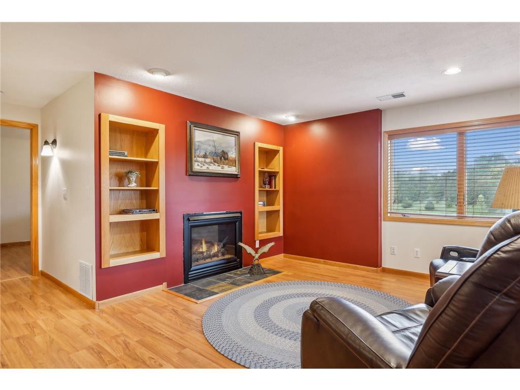 914 Benjamin Lane, Hudson, WI, 54016 MLS 6565414 Edina Realty