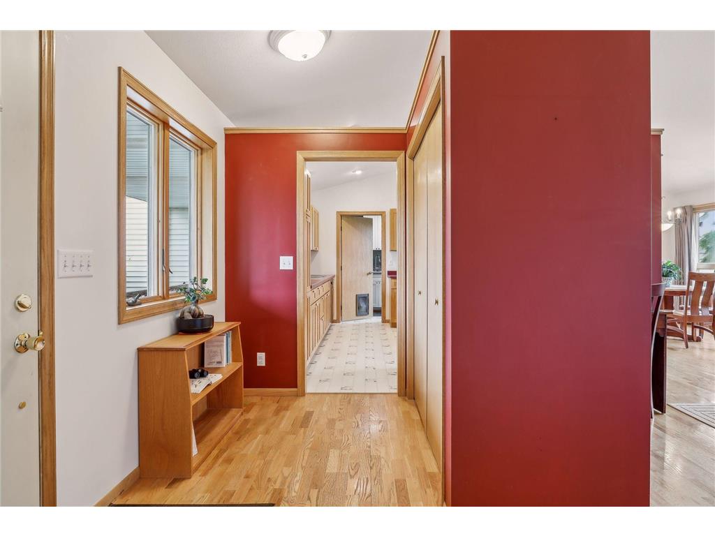 914 Benjamin Lane, Hudson, WI, 54016 MLS 6565414 Edina Realty