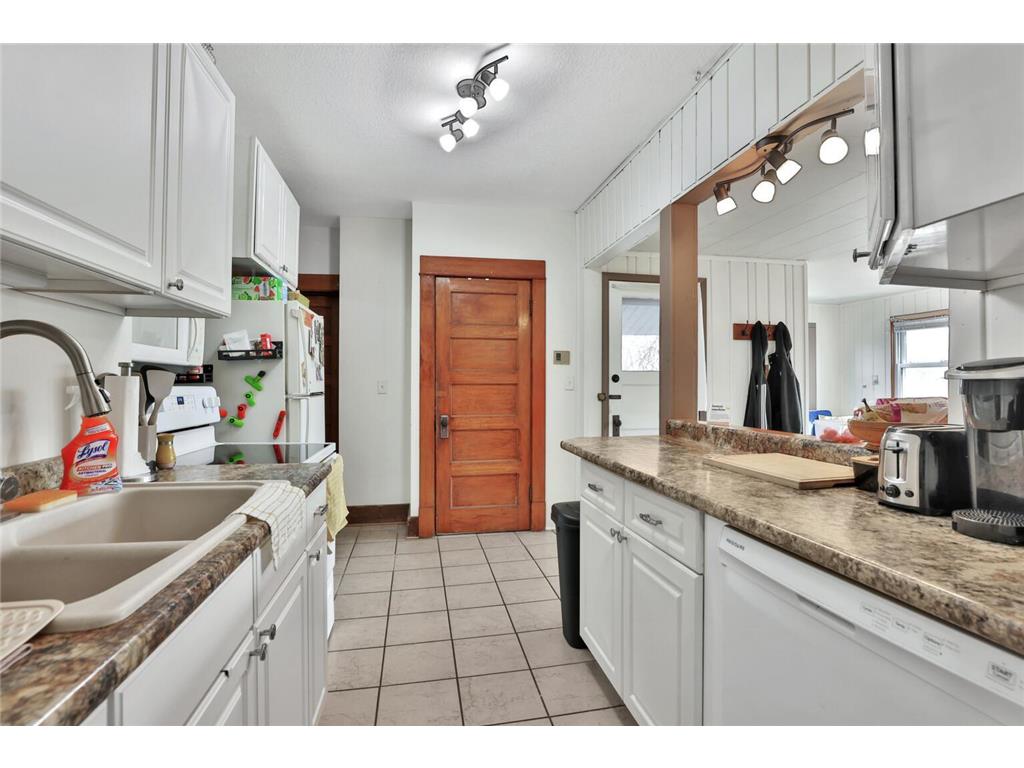 914 Charlotte Street Saint Paul MN 55104 7033512 image16