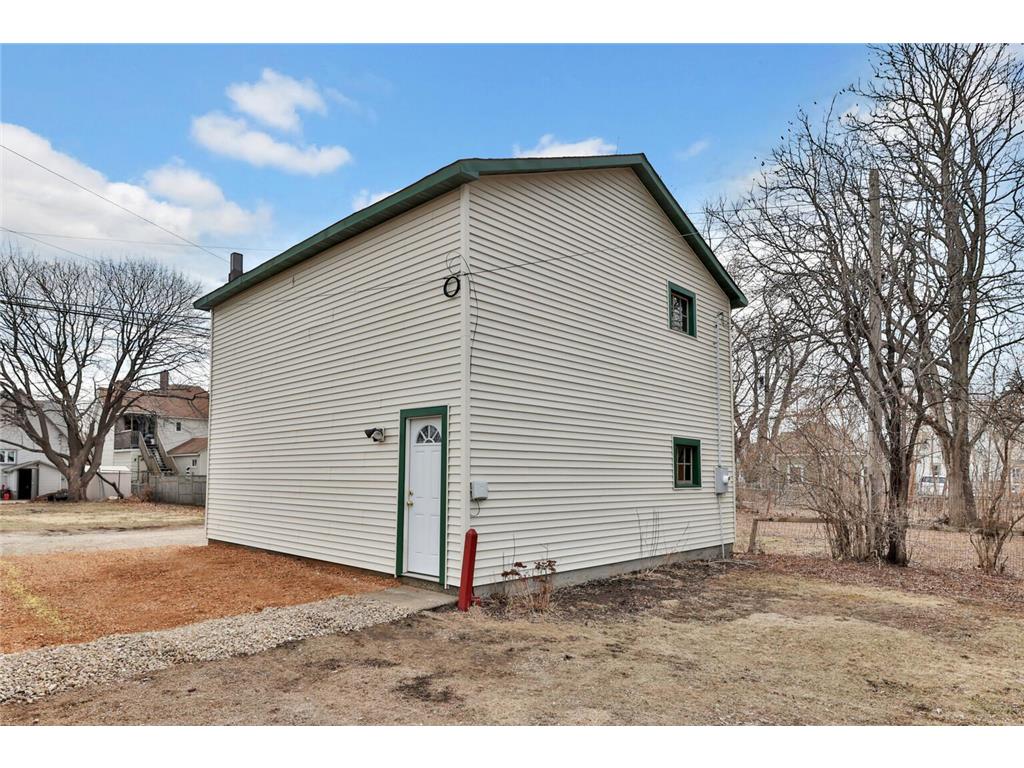 914 Charlotte Street Saint Paul MN 55104 7033512 image48