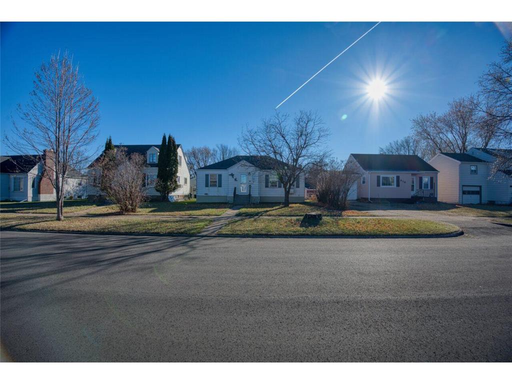 914 Michigan Street Hibbing MN 55746 6819220 image2