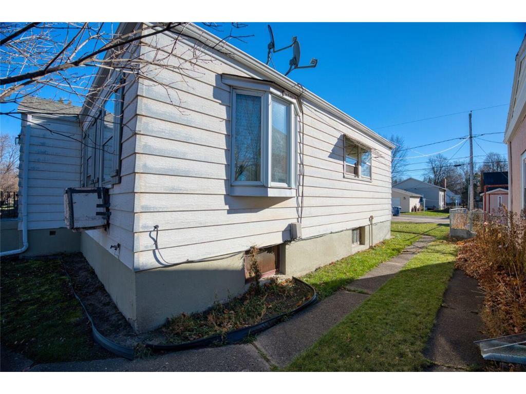 914 Michigan Street Hibbing MN 55746 6819220 image6