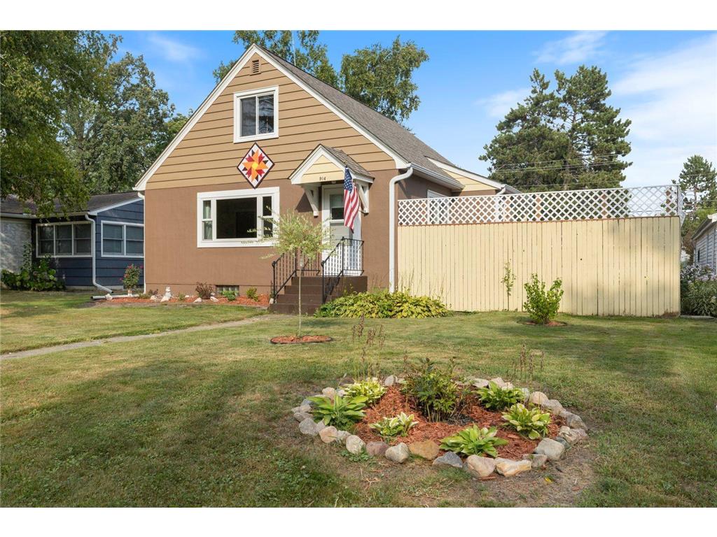 914 NW 3rd Avenue Grand Rapids MN 55744 6782443 image1