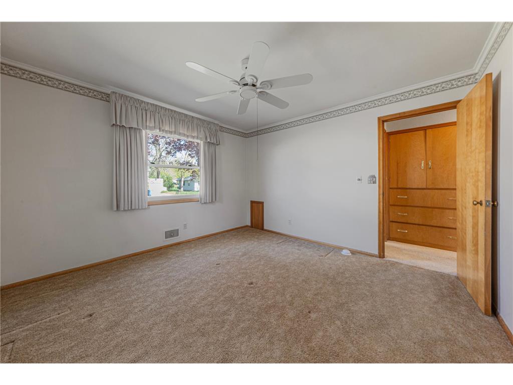 914 S Elm Avenue Owatonna MN 55060 7068940 image31