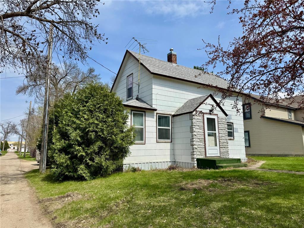 915 6th Avenue E Alexandria MN 56308 7064726 image3