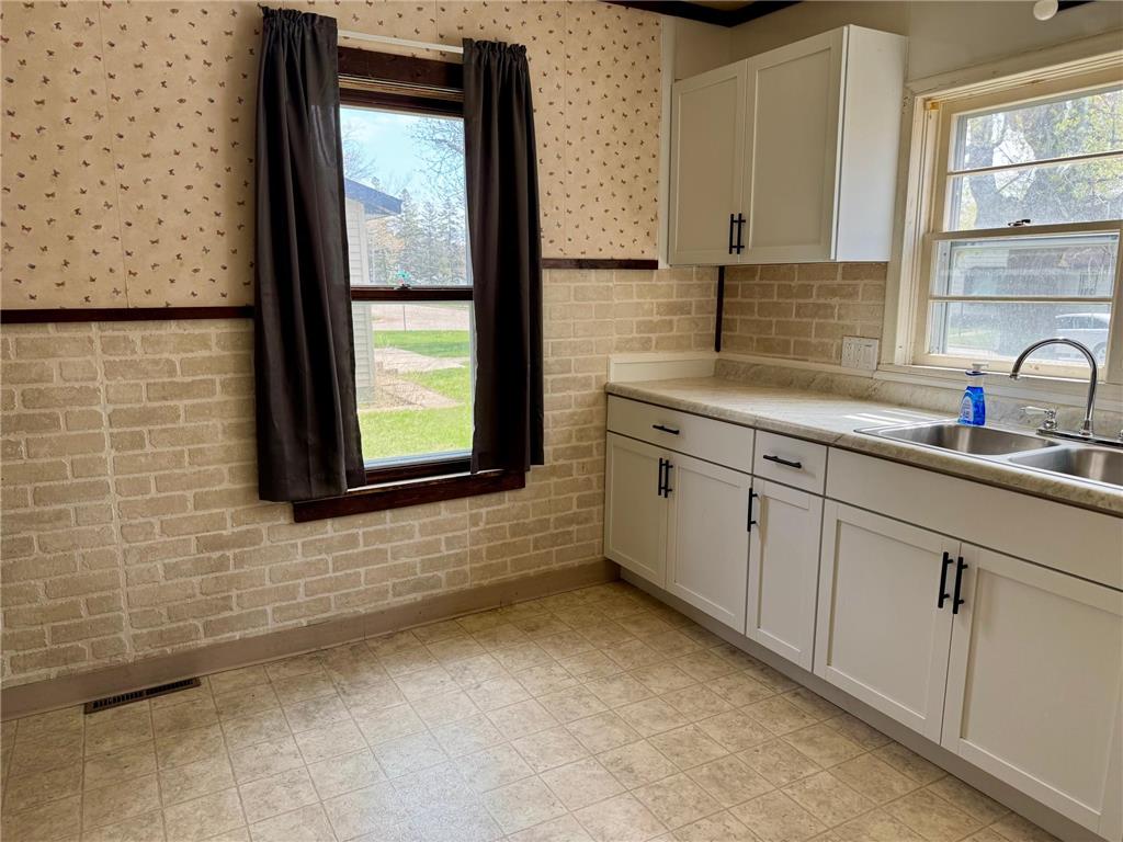 915 6th Avenue E Alexandria MN 56308 7064726 image5
