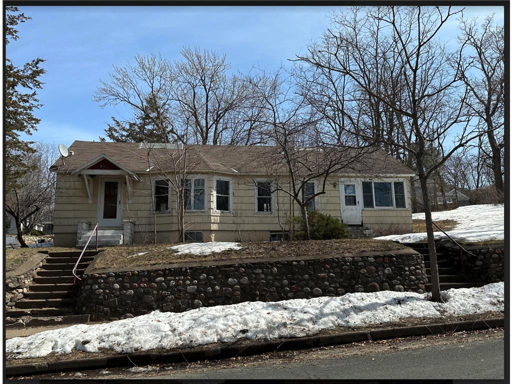 916 10th Street, Hudson Twp, WI 54016 MLS 6353467 Edina Realty