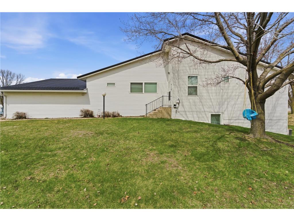 916 Armstrong Boulevard N Saint James MN 56081 7063995 image3