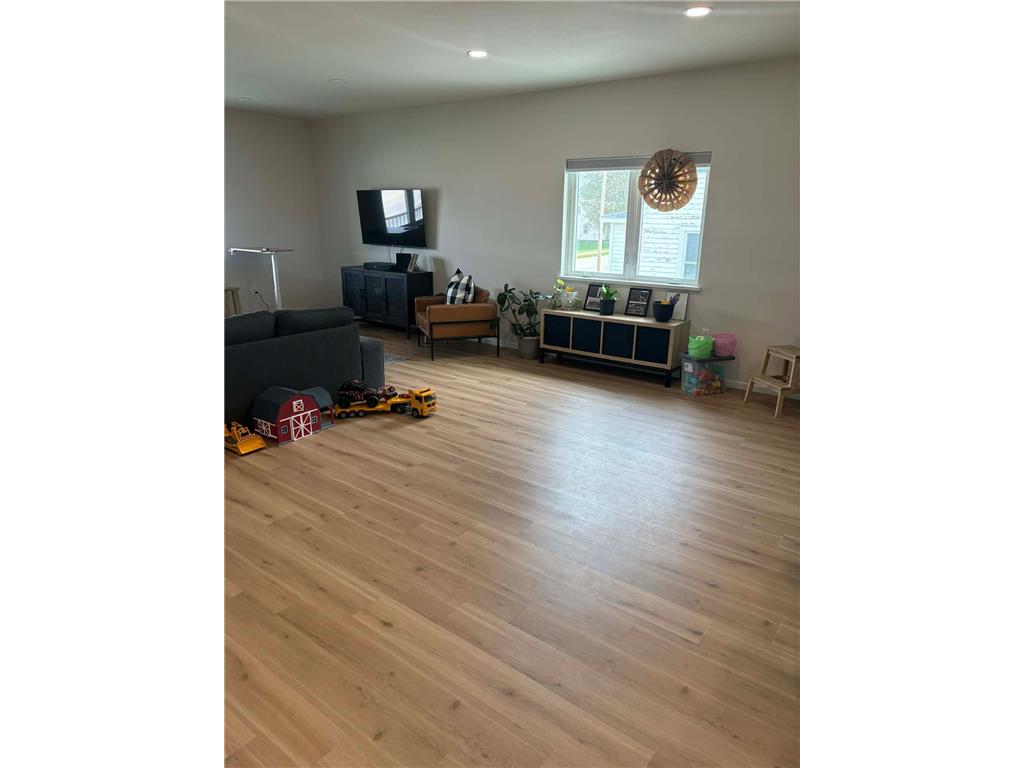 916 E Main Street Caledonia MN 55921 7079928 image12