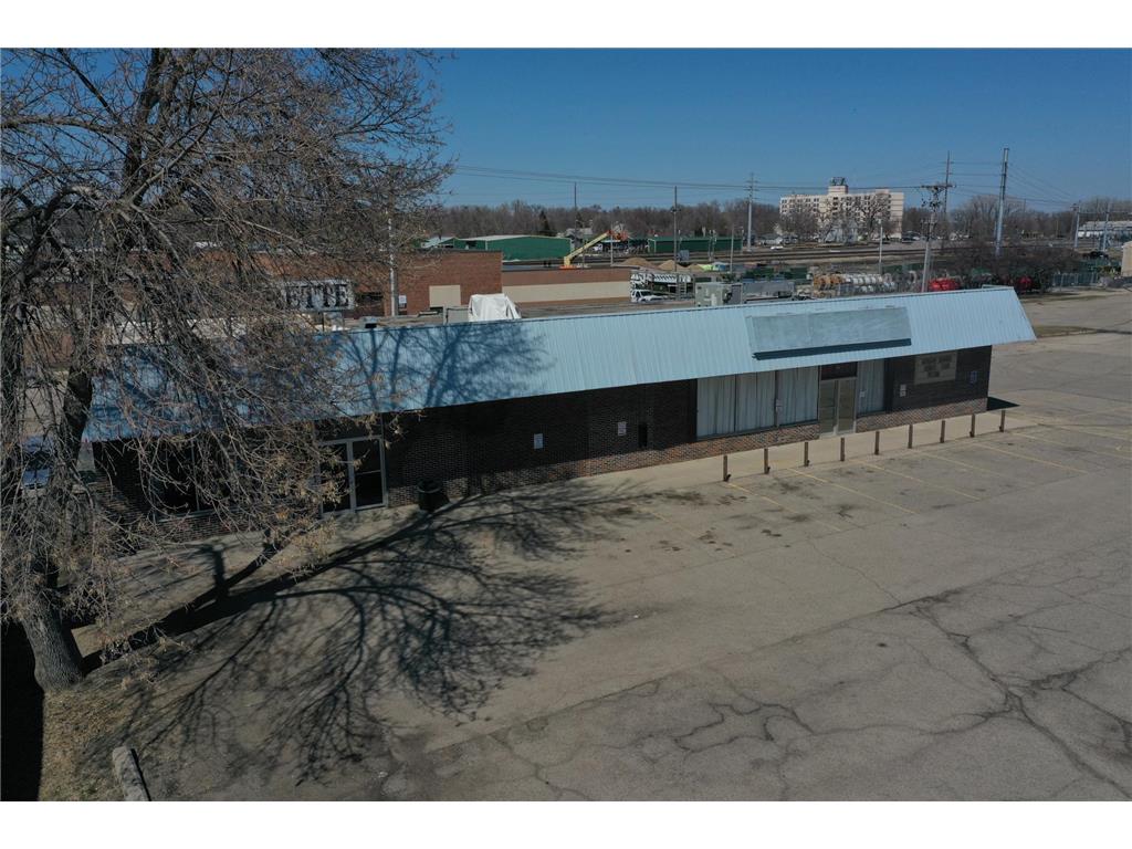 916 Litchfield Avenue SW Willmar MN 56201 6354058 image1