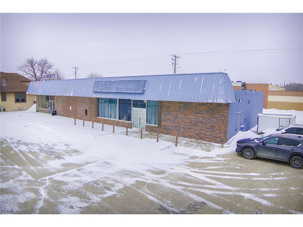 916 Litchfield Avenue SW Willmar MN 56201 7006932 image1