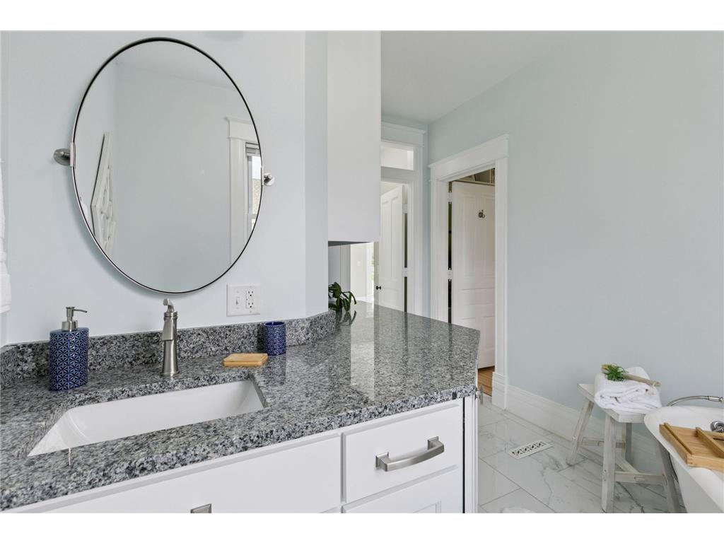 917 Division Street S Northfield MN 55057 6775220 image47