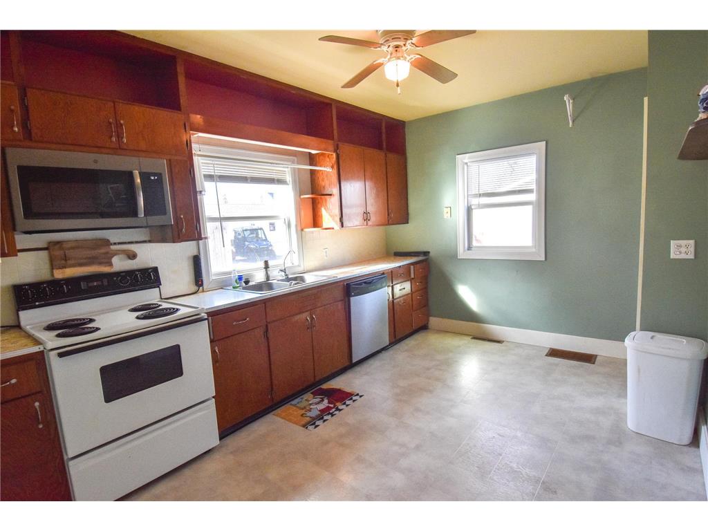 917 Main Avenue N Thief River Falls MN 56701 7044822 image19