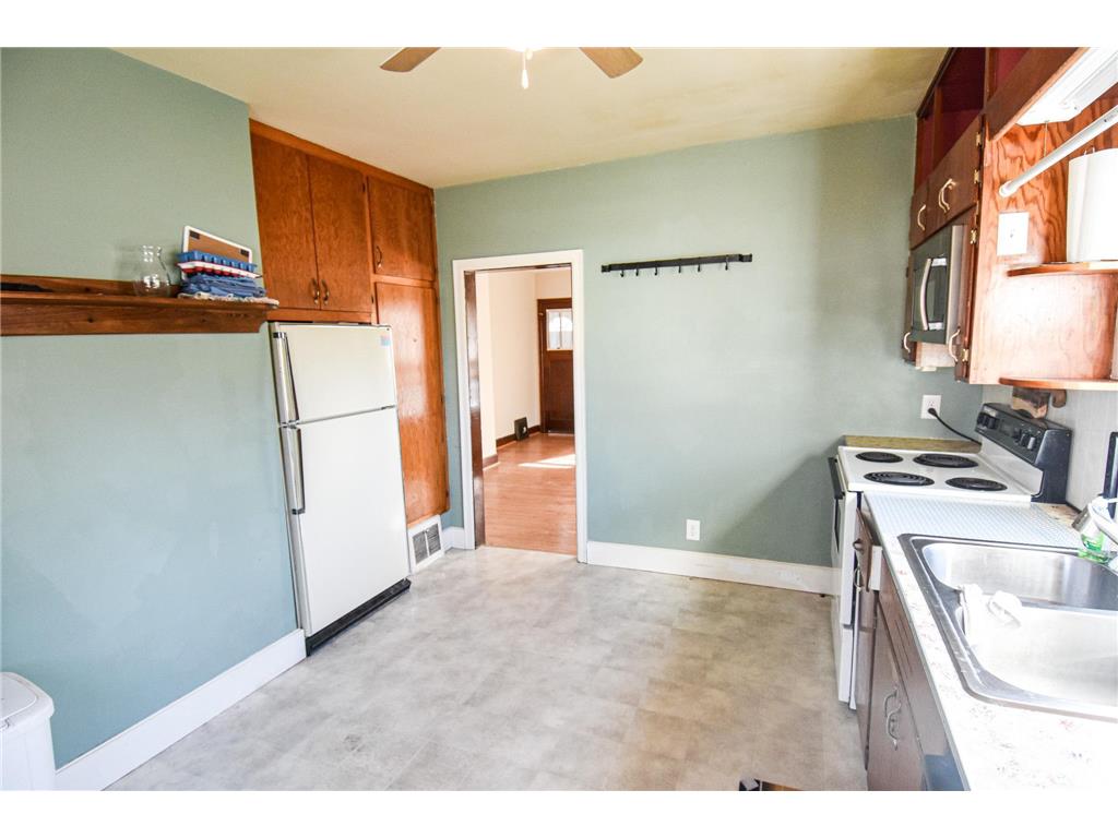 917 Main Avenue N Thief River Falls MN 56701 7044822 image22