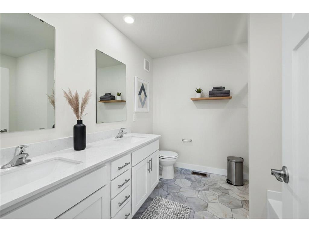 917 Spruce Street N Cambridge MN 55008 7061659 image8