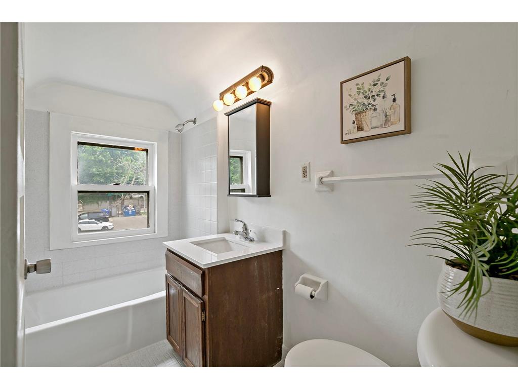 918 Edgerton Street Saint Paul MN 55130 7091246 image15