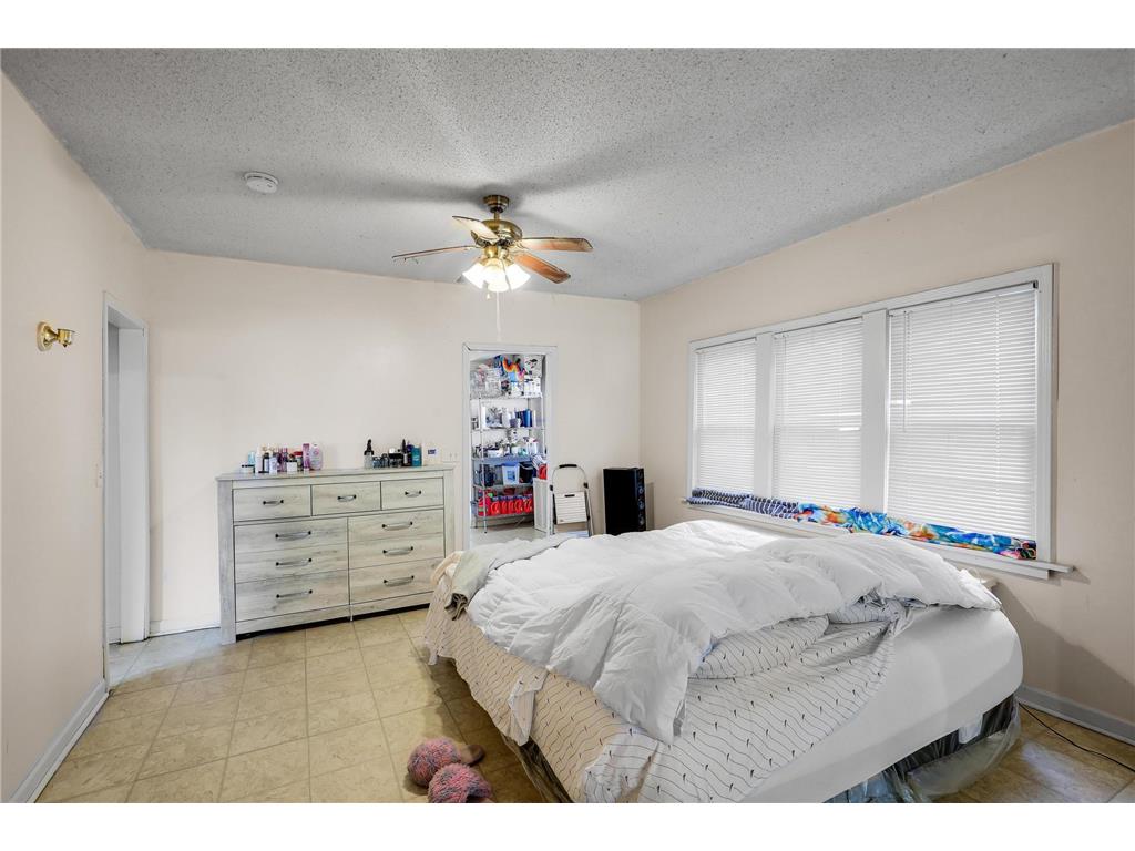 918 Queen Avenue N Minneapolis MN 55411 7013334 image17