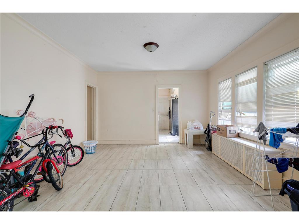 918 Queen Avenue N Minneapolis MN 55411 7013334 image24