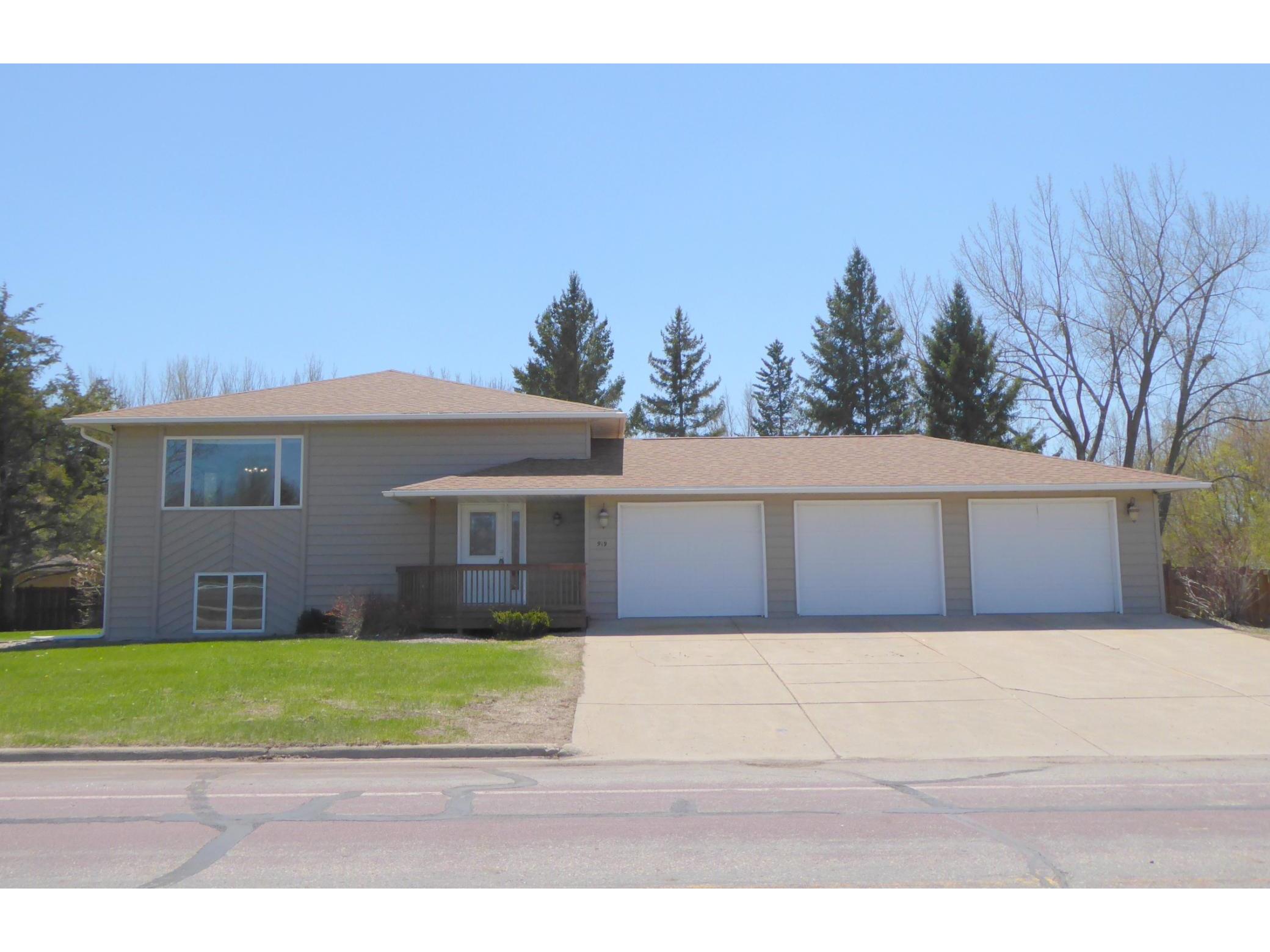 919 17th Street, Windom, MN 56101 MLS 5749286 Edina Realty