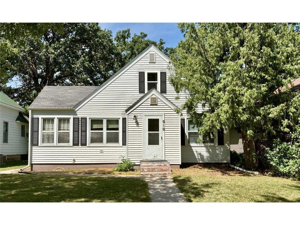 919 Labree Avenue N Thief River Falls MN 56701 6672938 image1