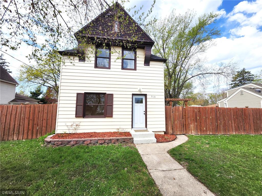 919 Warner Avenue South Saint Paul MN 55075 7050502 image1