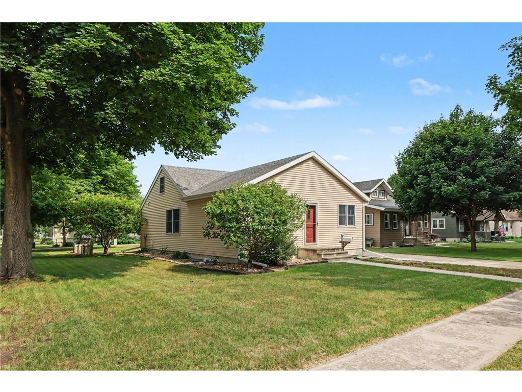 920 N Spring Street Luverne MN 56156 7105188 image4