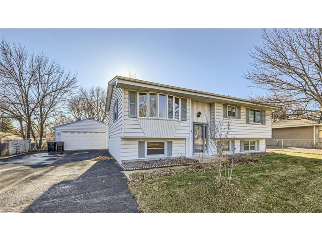 920 Oakview Lane Anoka MN 55303 6475601 image1