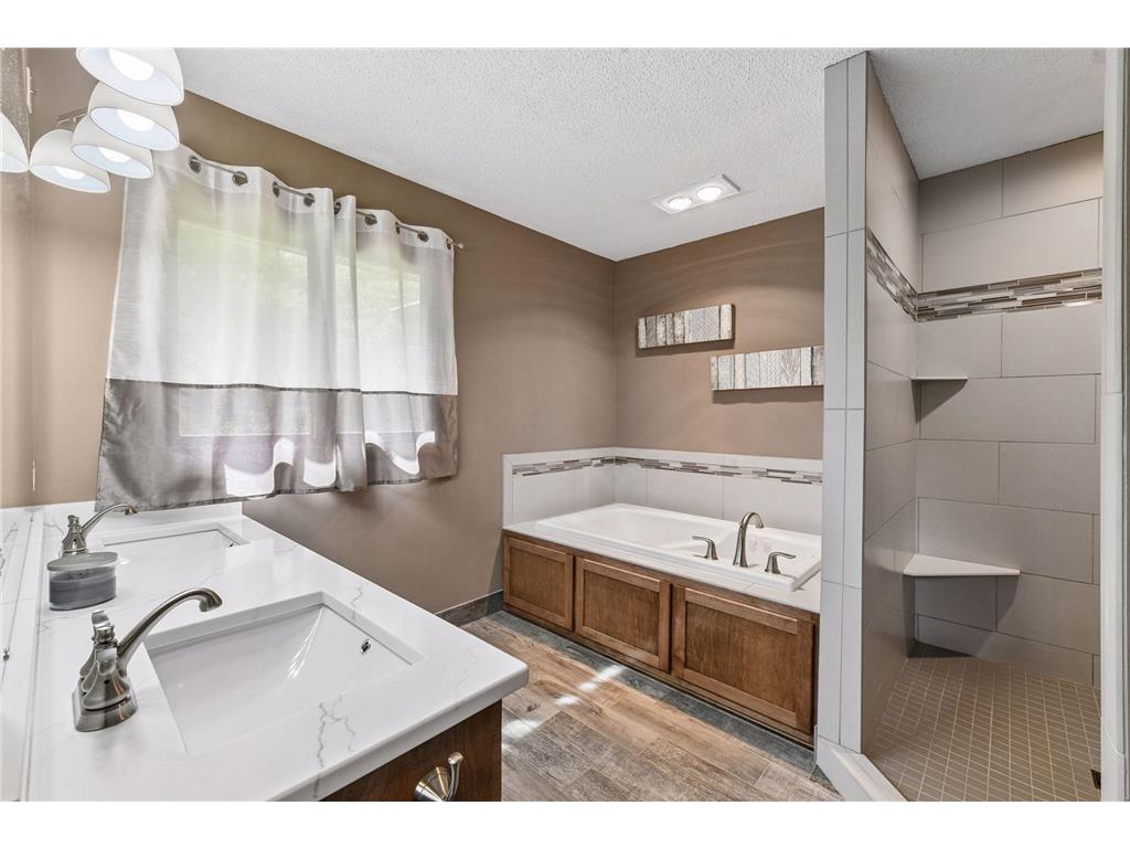 920 Pershing Circle Burnsville MN 55306 - Crystal 7097325 image17