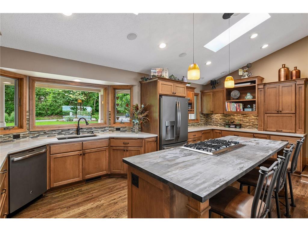 920 Pershing Circle Burnsville MN 55306 - Crystal 7097325 image3