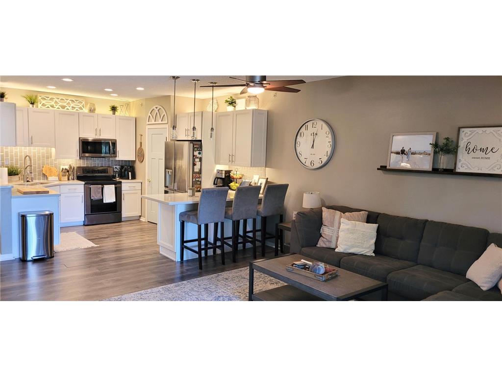 9201 Medicine Lake Road #302 Golden Valley MN 55427 6455242 image1