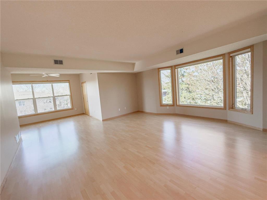 9201 Medicine Lake Road #307 Golden Valley MN 55427 7061125 image4
