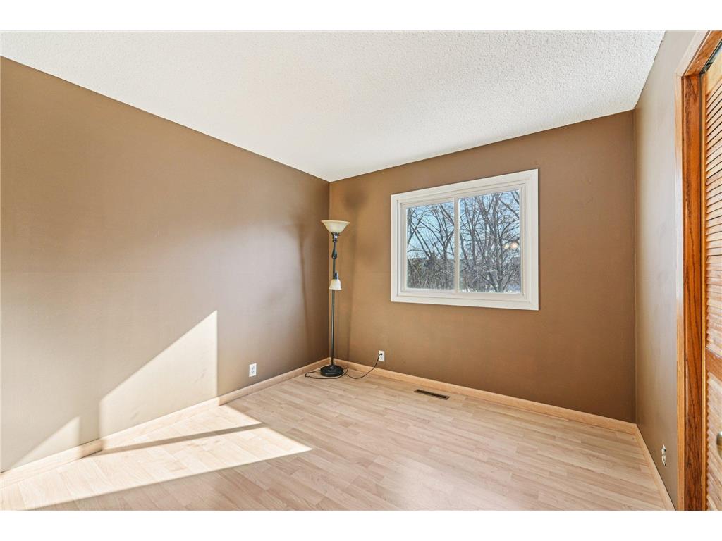 9205 29th Avenue N New Hope MN 55427 7029275 image11