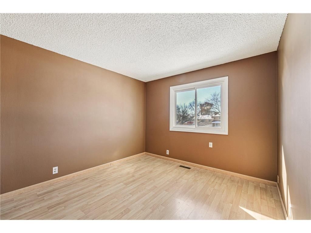 9205 29th Avenue N New Hope MN 55427 7029275 image12