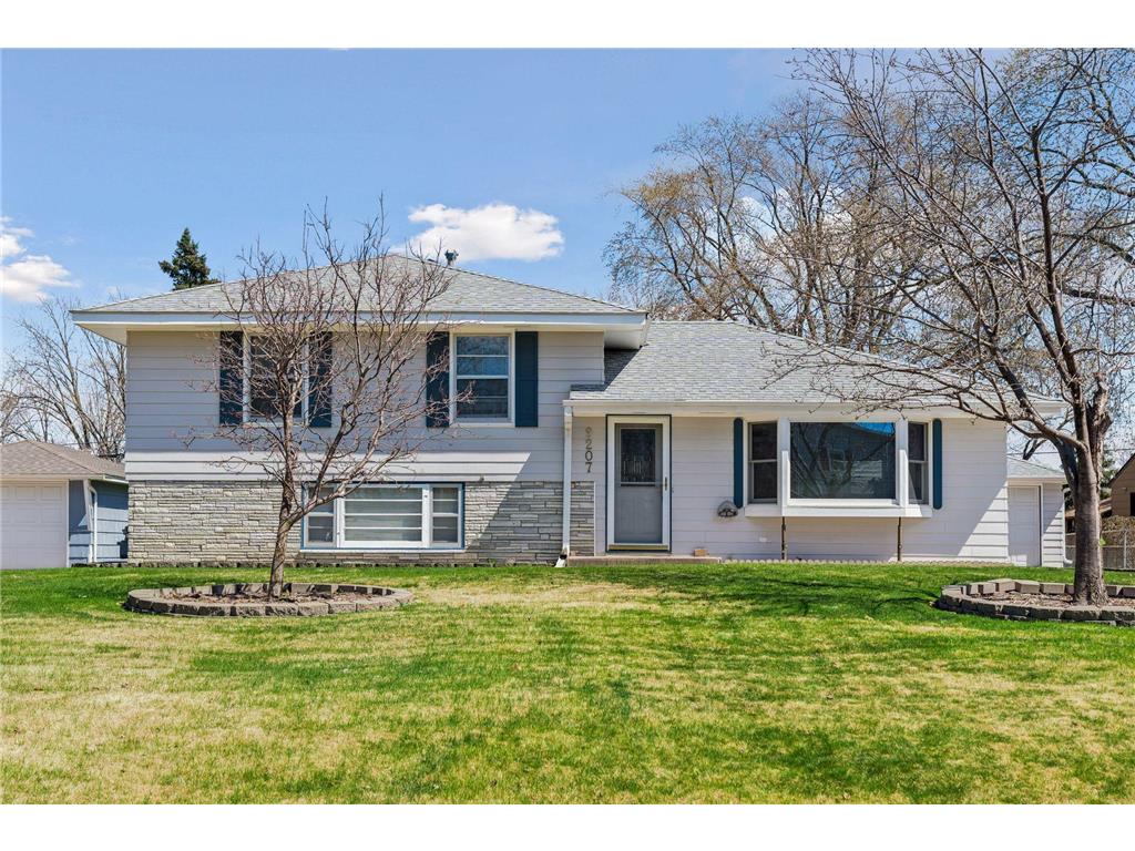 9207 Washington Street NE Blaine MN 55434 7053808 image1