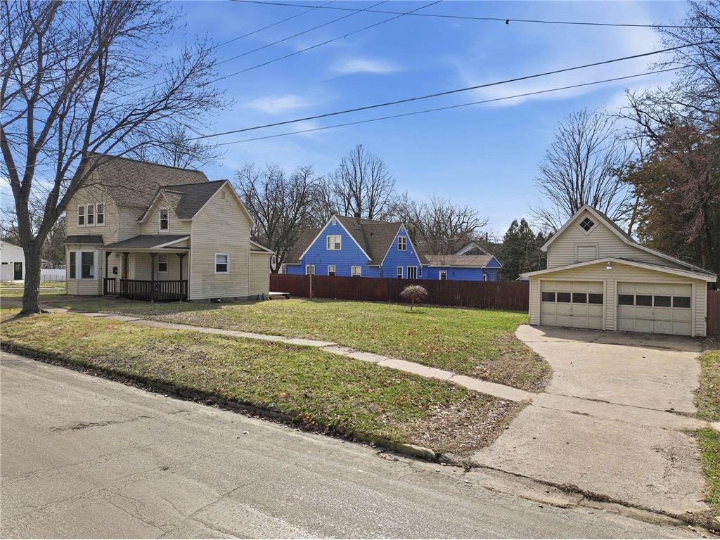 921 11th Street E Menomonie WI 54751 7051891 image1