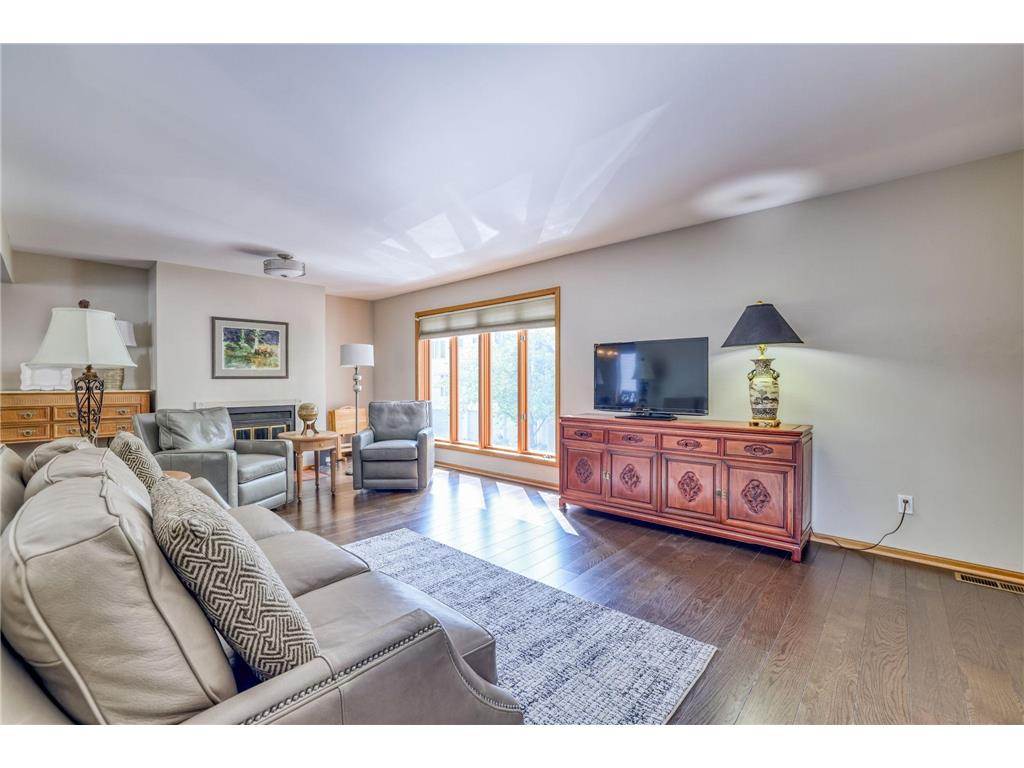921 / 923 Dartmouth Place SE Minneapolis MN 55414 7034035 image3