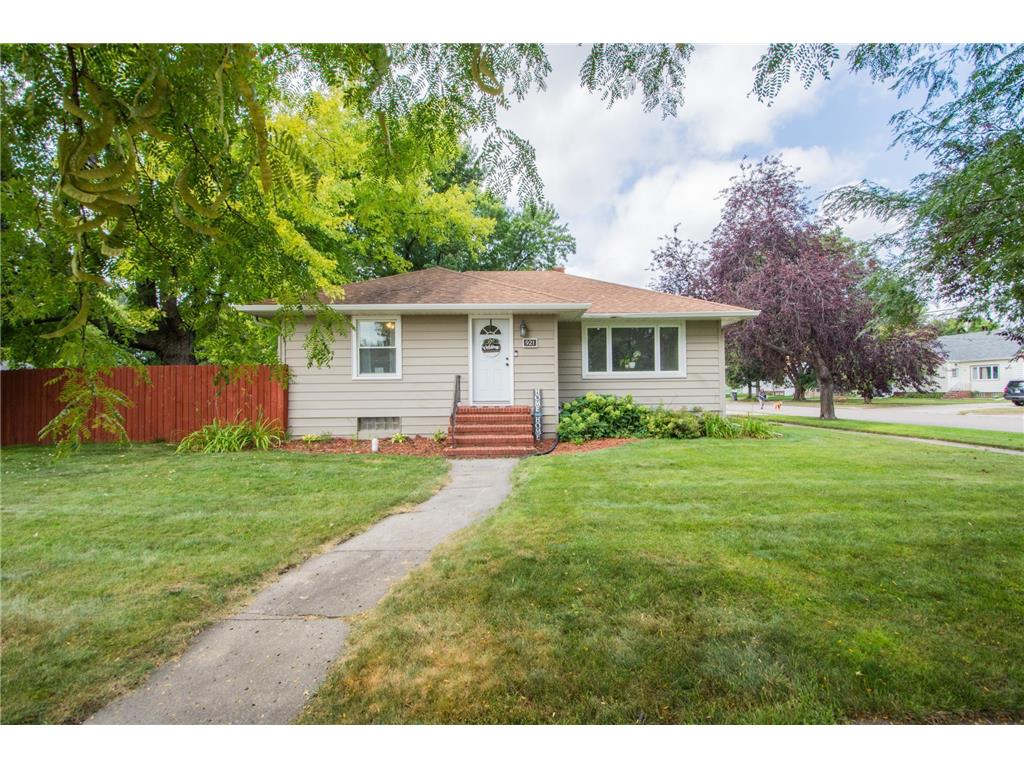 921 9th Street N Moorhead MN 56560 6781216 image1