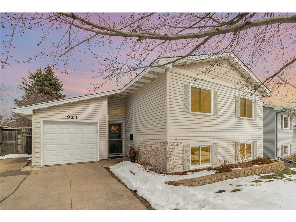 921 California Avenue W Saint Paul MN 55117 6511868 image1