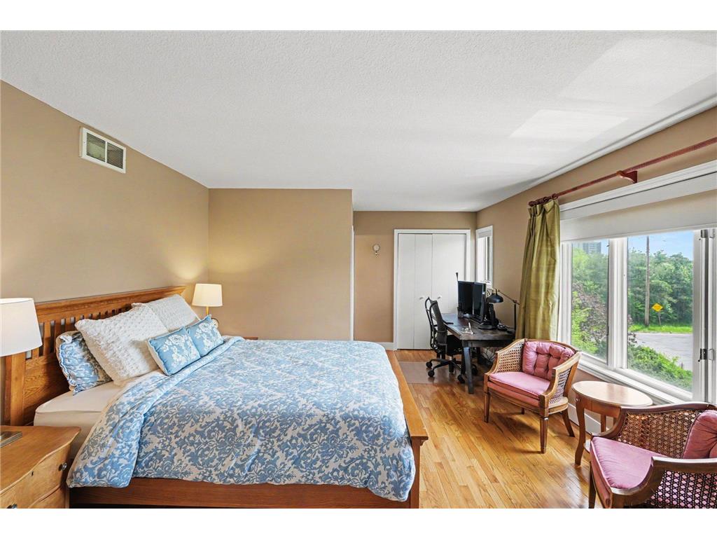 921 Dartmouth Avenue SE Minneapolis MN 55414 7082198 image12