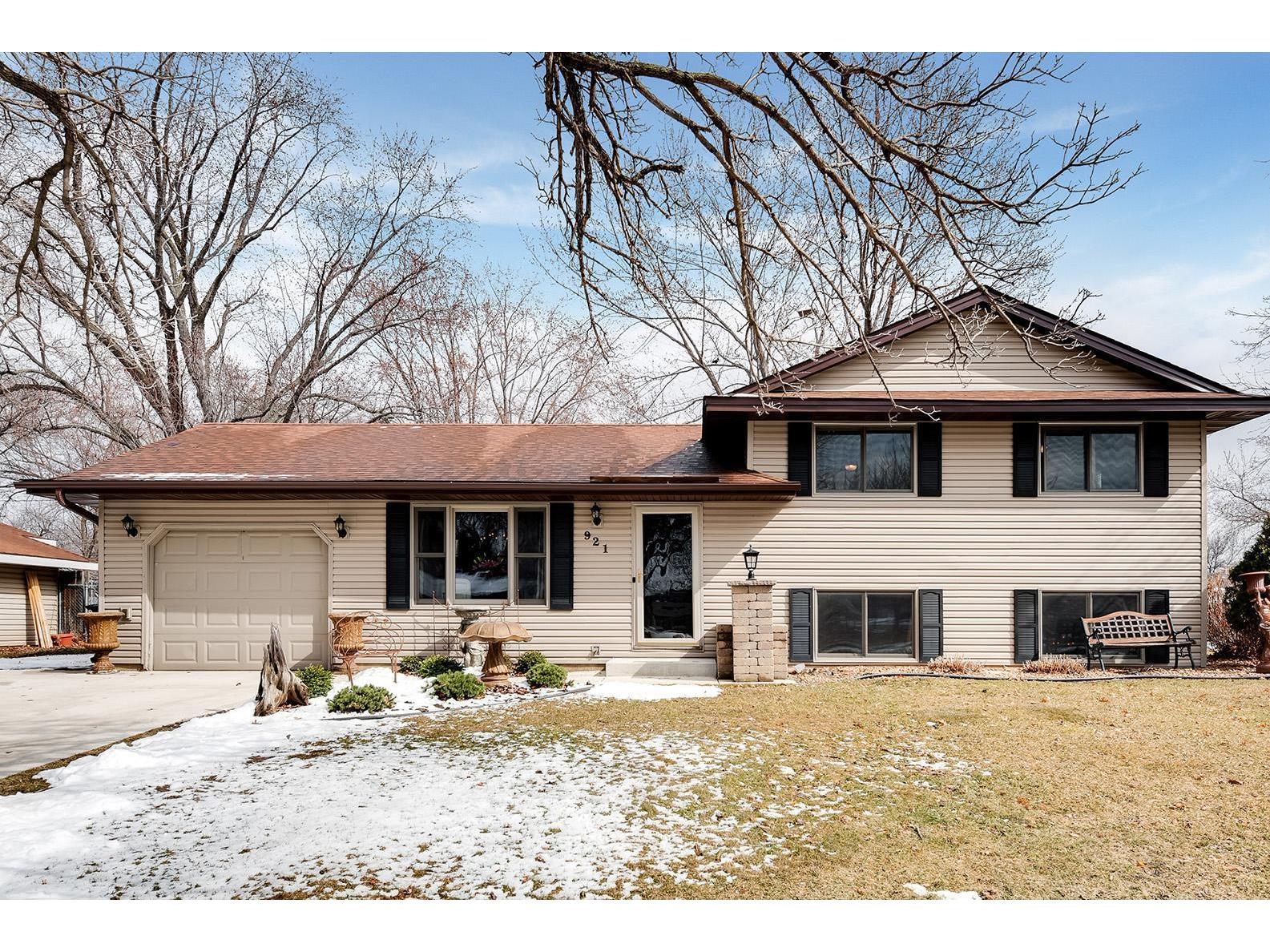 921 Duchess Lane, Apple Valley, MN 55124 MLS 5726970 Edina Realty