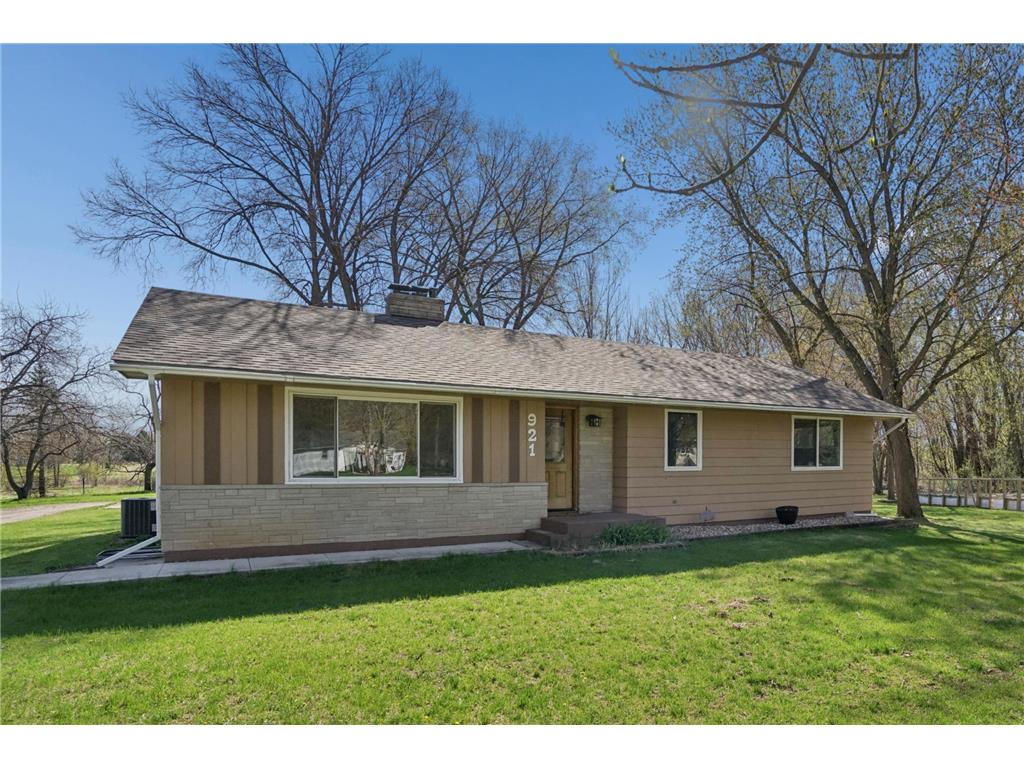 921 S Meadow Road Litchfield MN 55355 7040207 image1