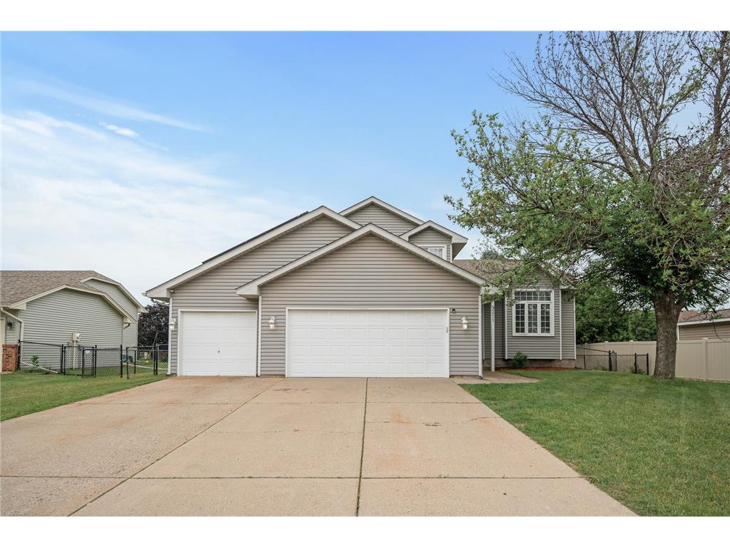 9211 Trinity Gardens Brooklyn Park MN 55443 6561229 image1