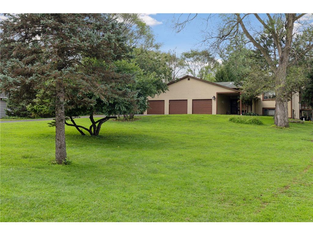 9217 W River Road Brooklyn Park MN 55444 7019159 image1