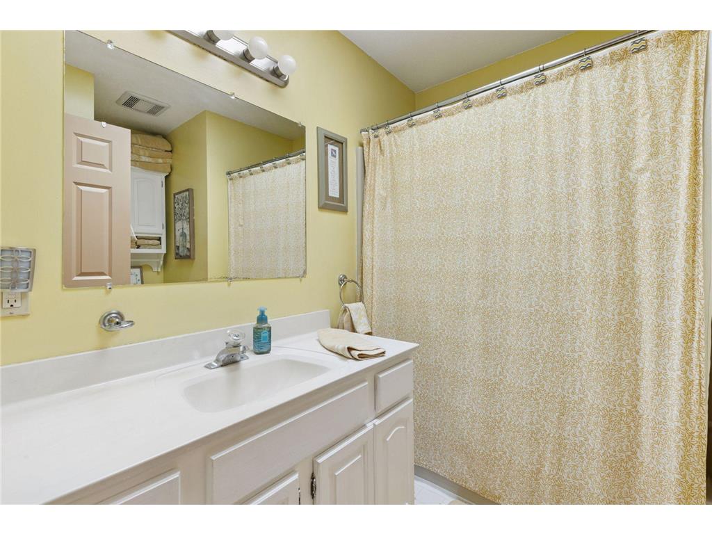 9217 W River Road Brooklyn Park MN 55444 7019159 image29